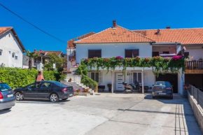Kelava Apartments & Rooms